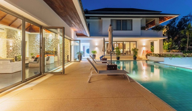 Seaview Own Pool Full-Time Maid V302