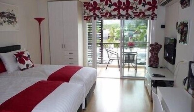 Short stay, high service/low price, well maintained/equipped, in center.
