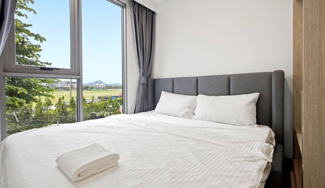 Skypark Laguna 2BR, Golf View, Rooftop Pool