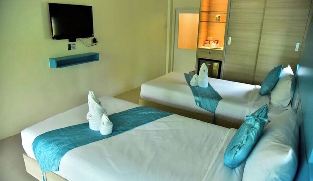 Social Escape Hotel (Lemon Chalet)