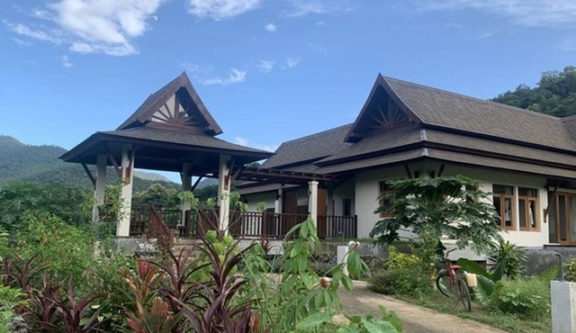 Spacious 2-bedroom villa with AC and WiFi in welcoming Pha Bong, Mae Hong Son in Pha Bong