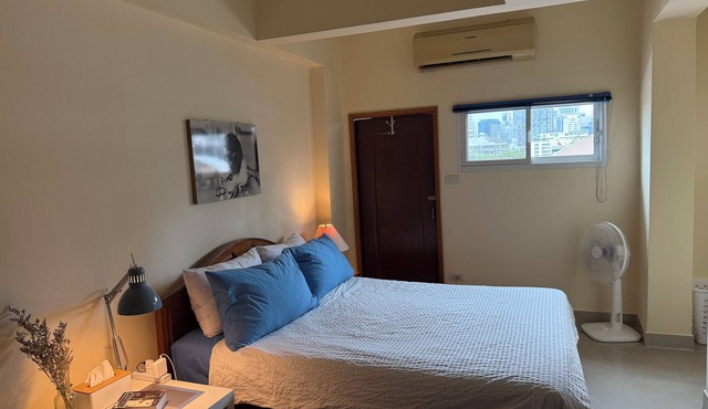 Spanish inspired, 1-bedroom, rooftop apartment in phenomenal Bangkok with AC