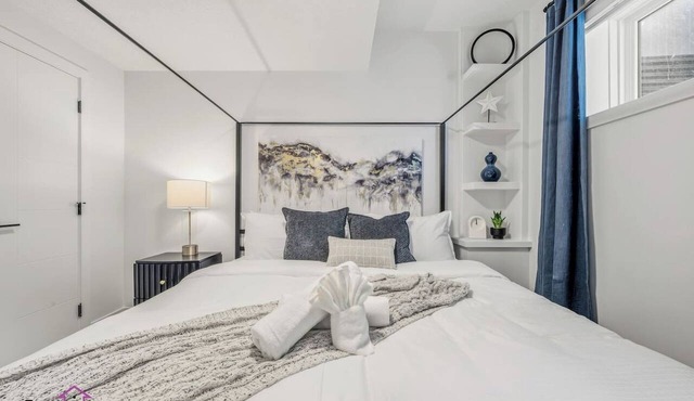 Starlight Suite | Modern 2BR Near DT & University! in Edmonton