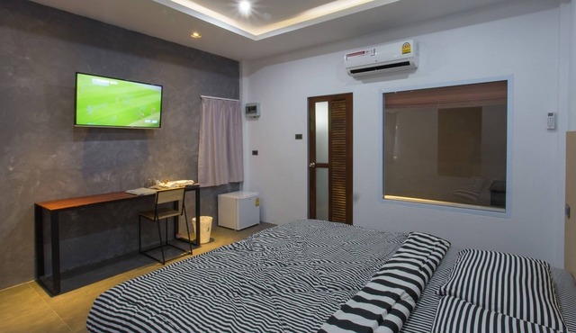 Stay near Surat Thani Airport & Train Station with cosy room