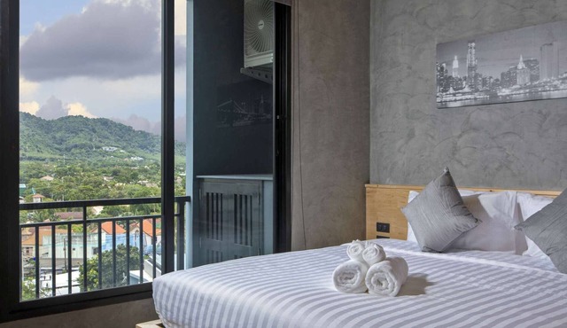 Studio with Mountain View near Naiharn Capital Pro