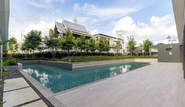 Stylish 1BR Condo ozone c240