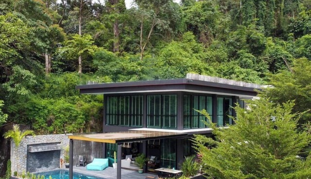 Stylish 4 Bedroom Seaview Pool Villa