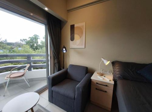 Stylish Studio Condo on the Beach