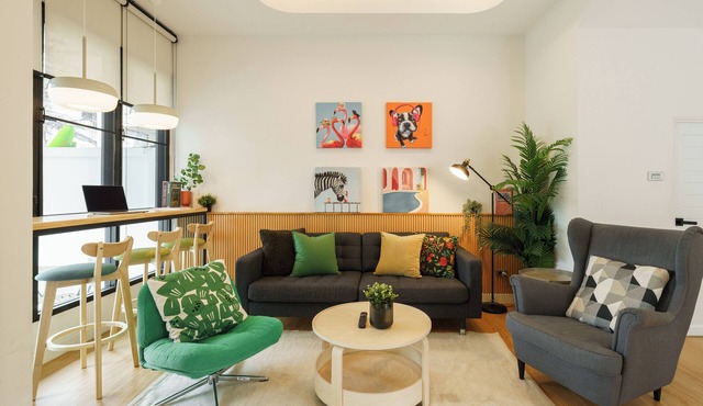 Stylish Modern 4BR Home, 7bed, 200m BTS PhraKhanong, 10min ThongLo