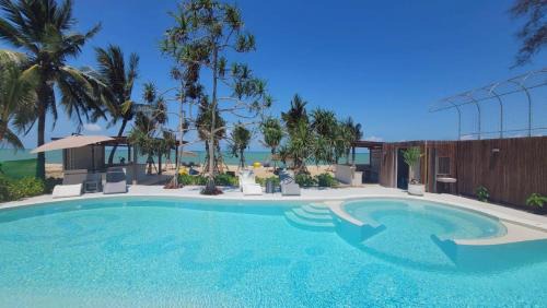Sunrio Beach Hotel Sichon