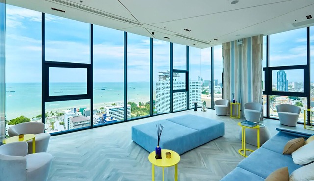 The Base Central Pattaya - Rooftop Pool
