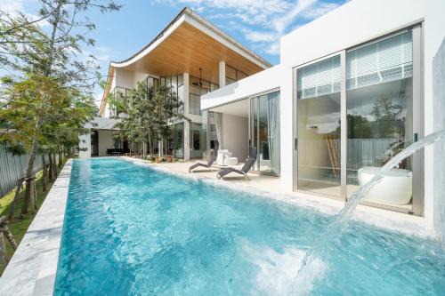 The Trinity C4 new modern 5BR villa with 20M Pool