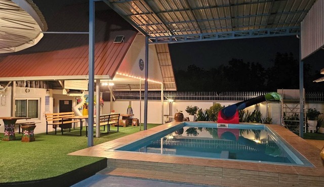 TWO STORY WITH GUEST SUITE AND PRIVATE BIG 4X8 SALT POOL (water deep 0.50-1.50)