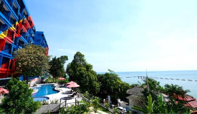 Vibrant Rayong Beach only 5 mins to Phala Beach