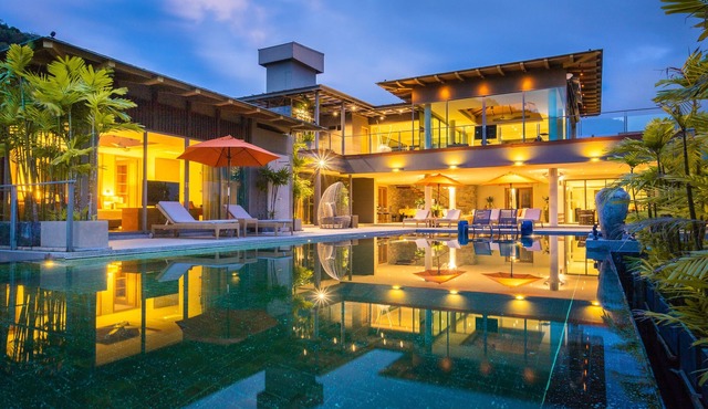 Villa 8 - Private Lake with 7 BR