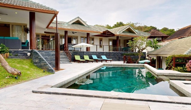 Villa mit Blick auf das Wasser by Interhome
