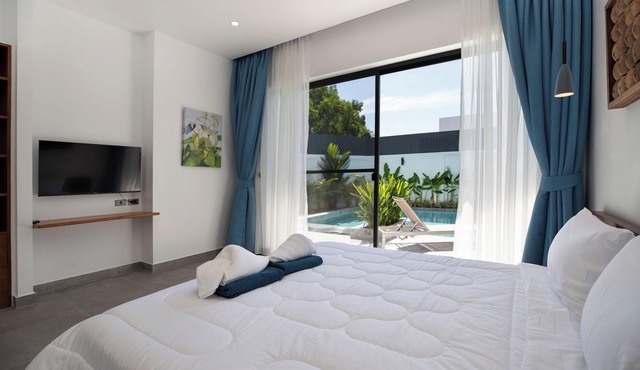 Villa Moana - Superb new 3 bedroom villa with pool in Rawai, Naiharn in Mueang Phuket
