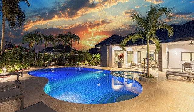 Villa Pattaya Hill minutes from the Beach/Pattaya/FREE Electricity