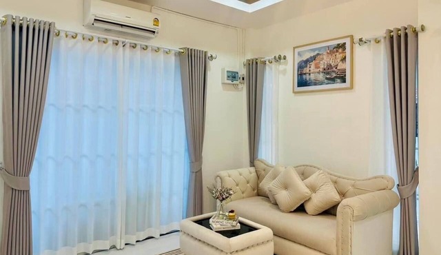 Villas 3-bedroom villa with WiFi, AC in lovely Tambon Nong Pla Lai