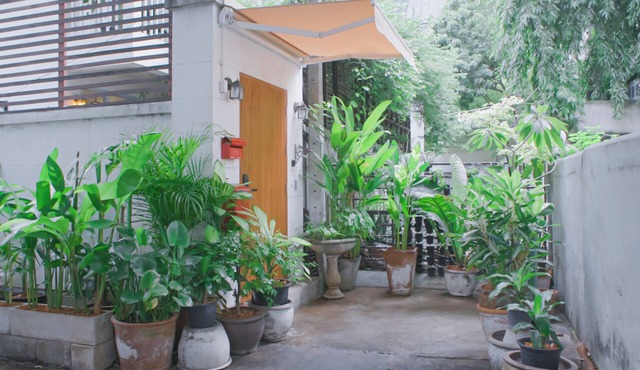 Vintage-style Bangkok house, 1-min walk to BTS