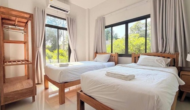 Your Tropical Home Away from Home with Pool & Beach Access