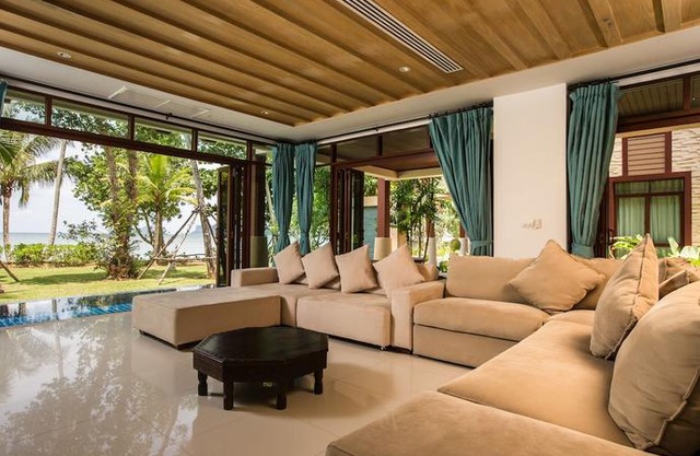 Amatapura Beachfront Villa 14