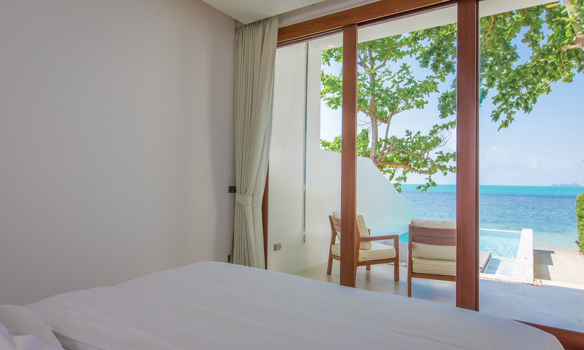 Bang Po Hotel | White Whale Beachfront Pool Villa