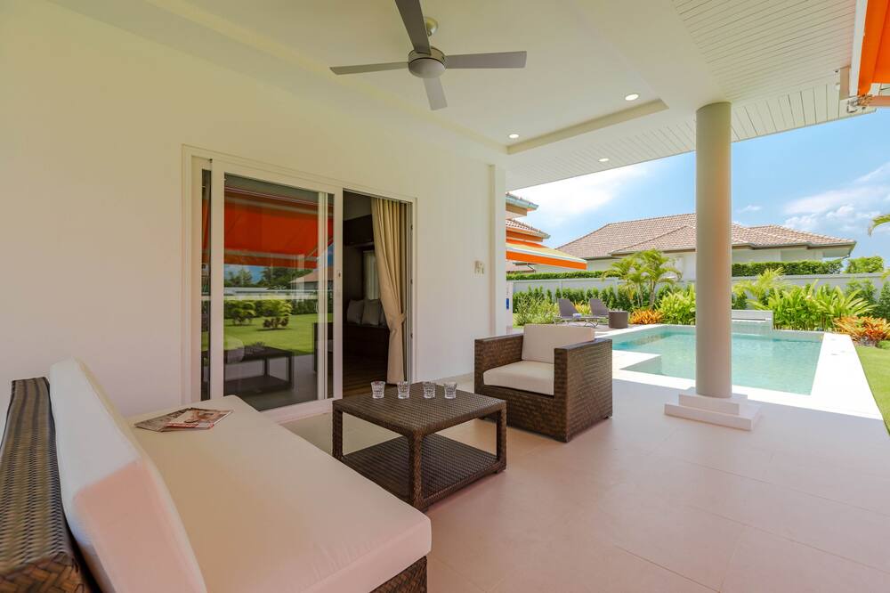 Hua Hin Villa | Modern 4 BR Pool & Tropical Garden MS-30