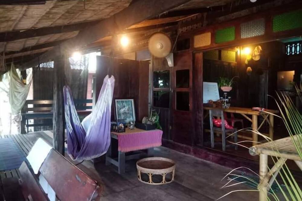 Ban Samphao House | Natural High Beach Cafe & Homestay