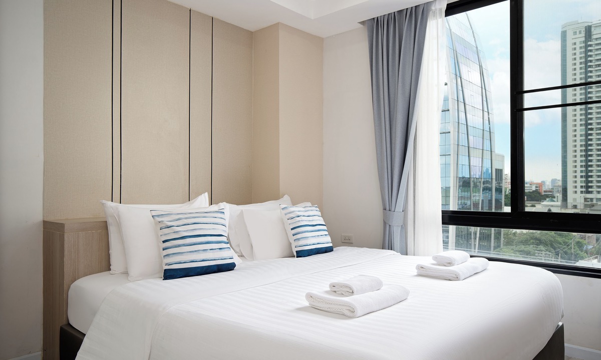 Bang Phlat Hotel | The Riski Hotel at Bangphlat Station