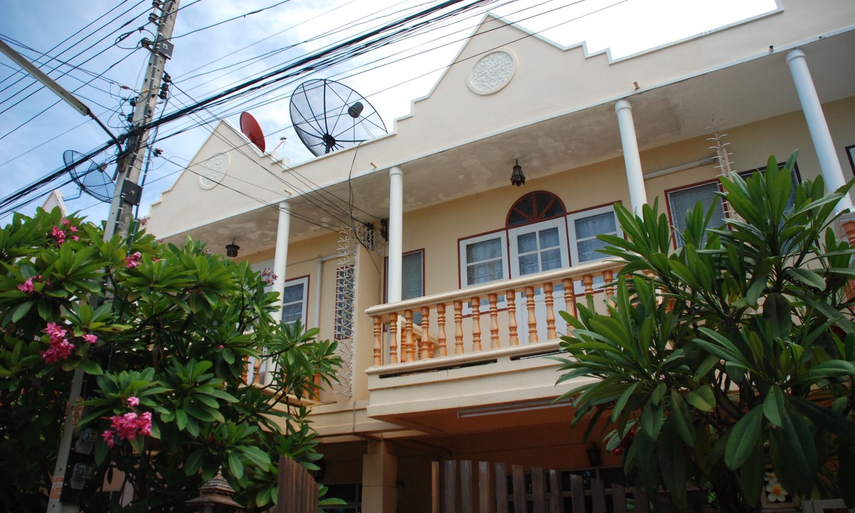 Hat Chao Samran House | Baan Khun Nong