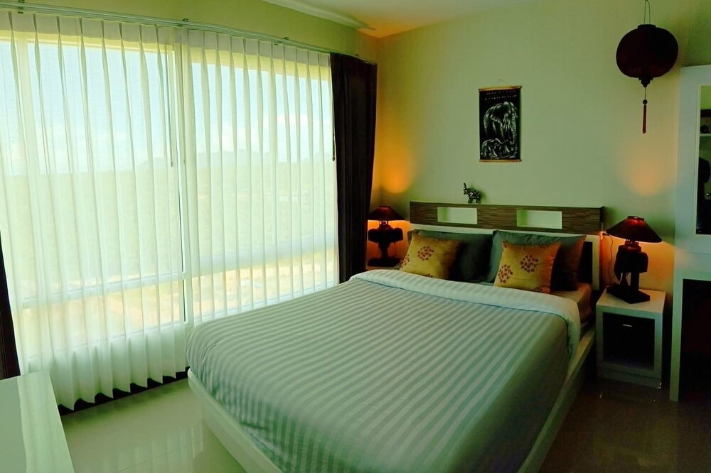 Thab Prik Condo | The Royal Suite By The Ozone Condo