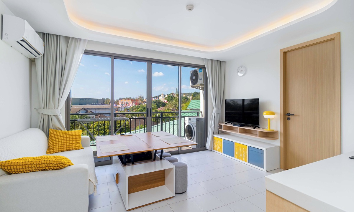 Kathu Apartment | 2BR Close to Beach Pool Views C256