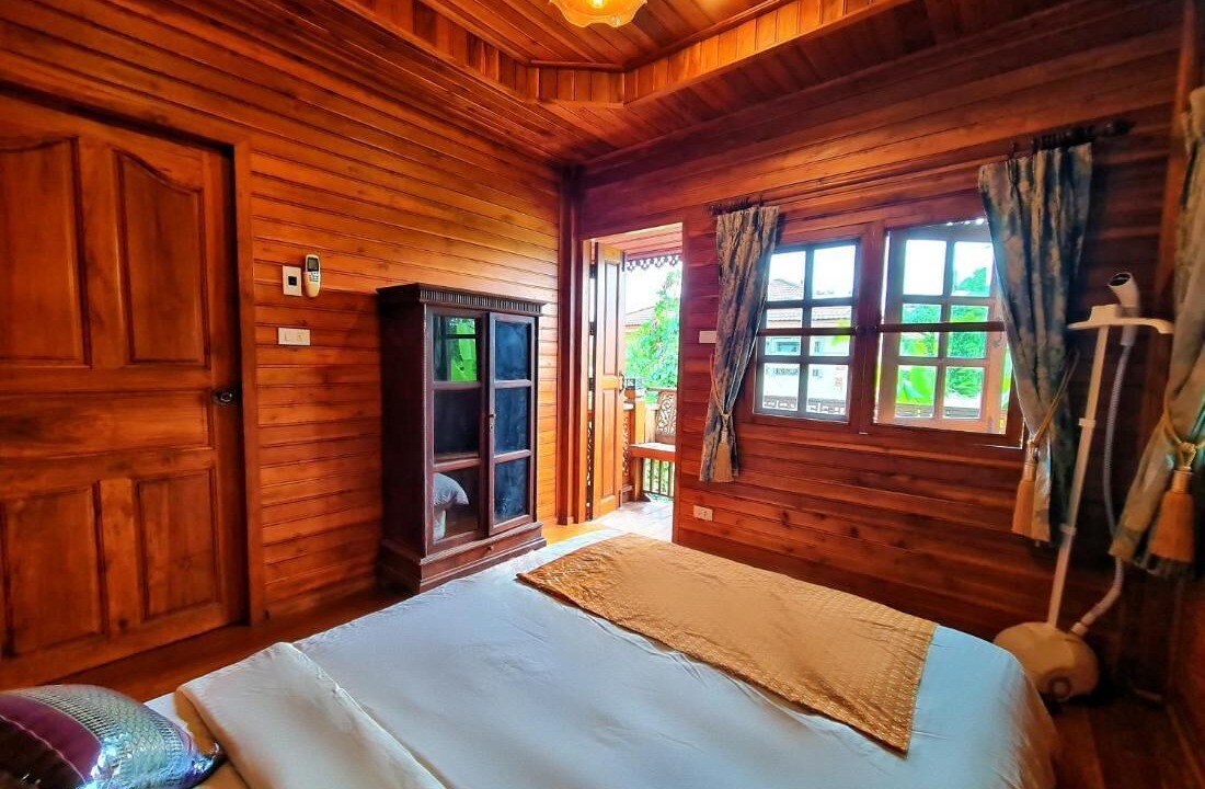 Bang Khen House | 300 Years Old Wooden House w 3 Bedrooms and big Yard