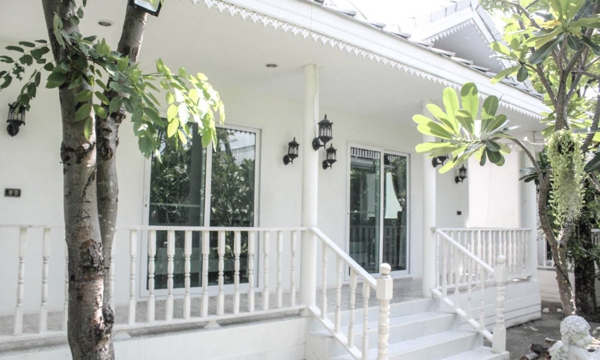 Nakhon Chai Si Hotel | Bananaleaf Wedding Cafe & Resort