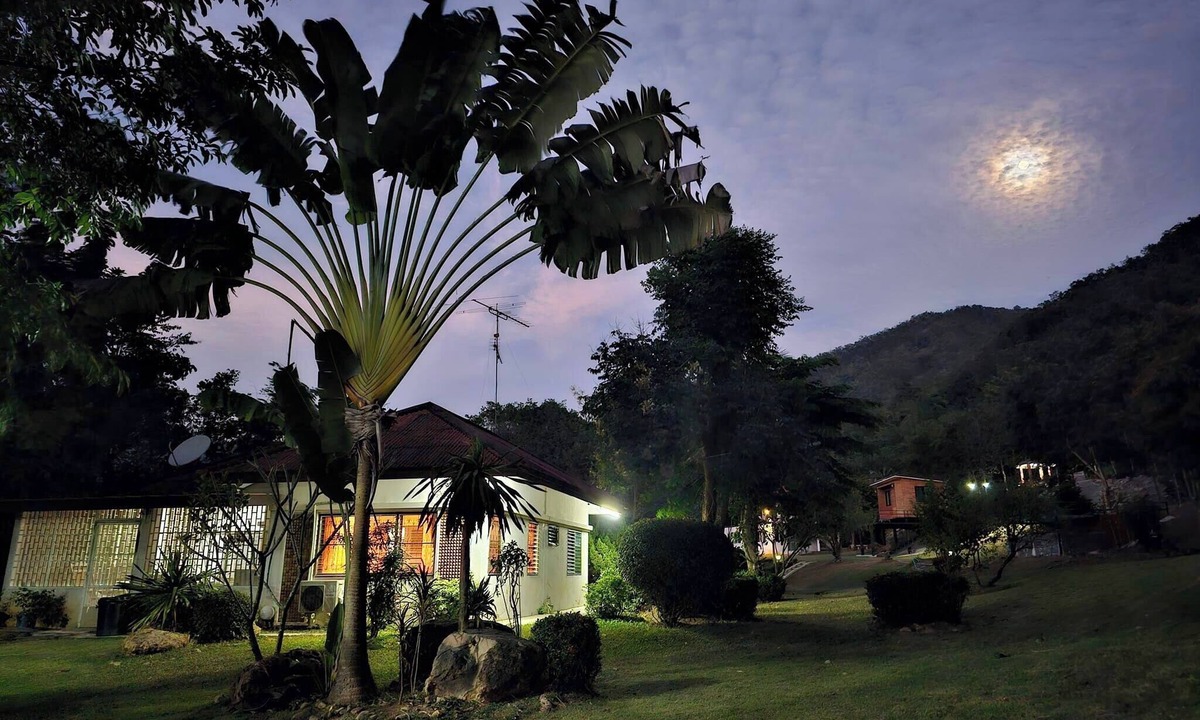 Phetchaburi Cabin | Mountain Front Hut For 2 Rare Birds, Bikes, Nature