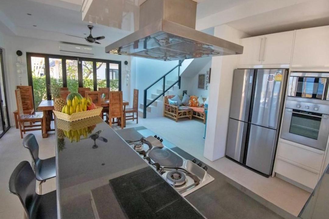 Ko Lanta Villa | Beachfront! 5 Bedrooms - Malee Beach Villa E1