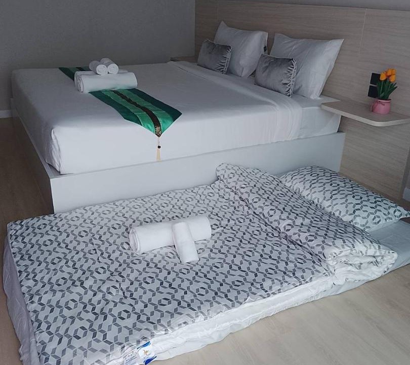 Takua Thung Hotel | Two Tree Cafe At Suanmuangthong