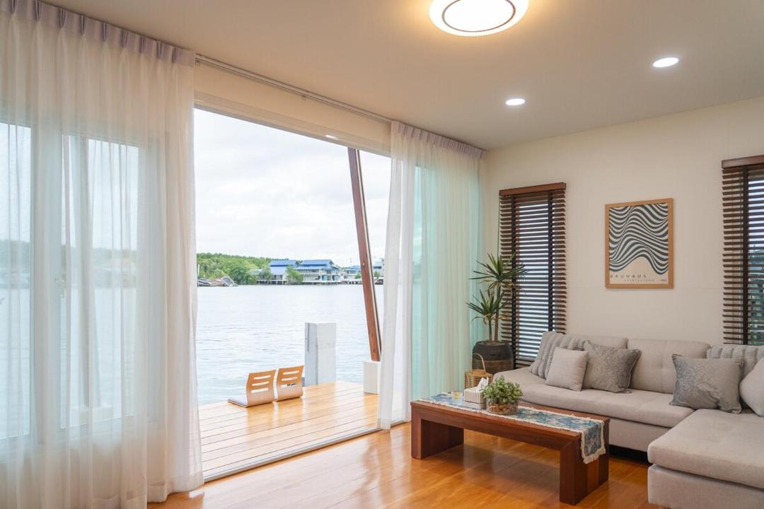 Klaeng District Villa | Water villa rayong