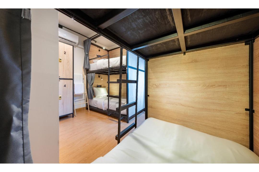 Wang Burapha Phirom Hostel | Siam Subway Hostel and Café