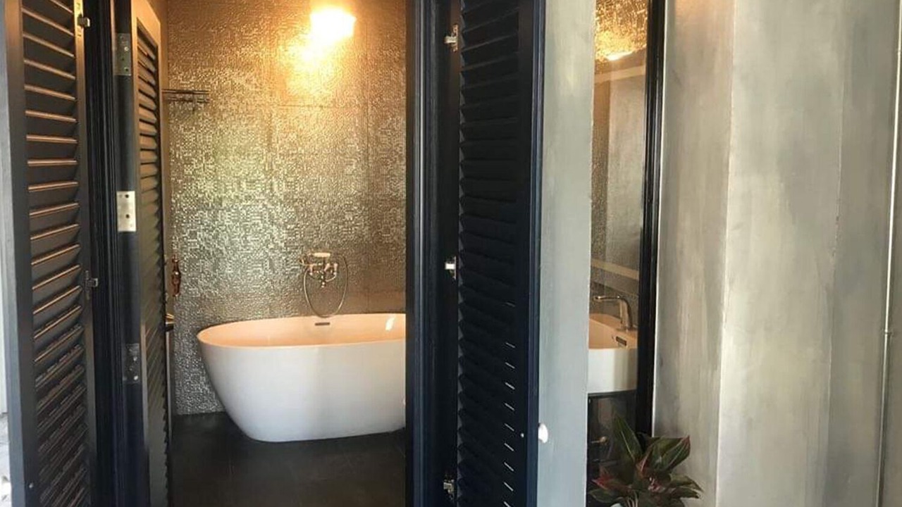 Photo of Bathroom in Samsen Nai