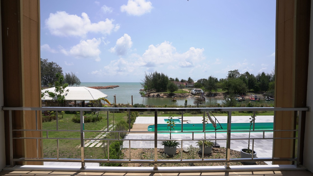 Photo of Others in Bang Saphan