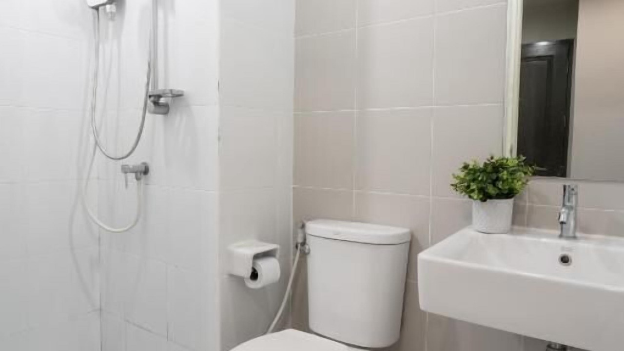 Photo of Bathroom in Thanon Phetchaburi
