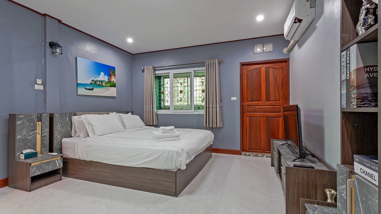 Photo of Bedroom in Phra Khanong