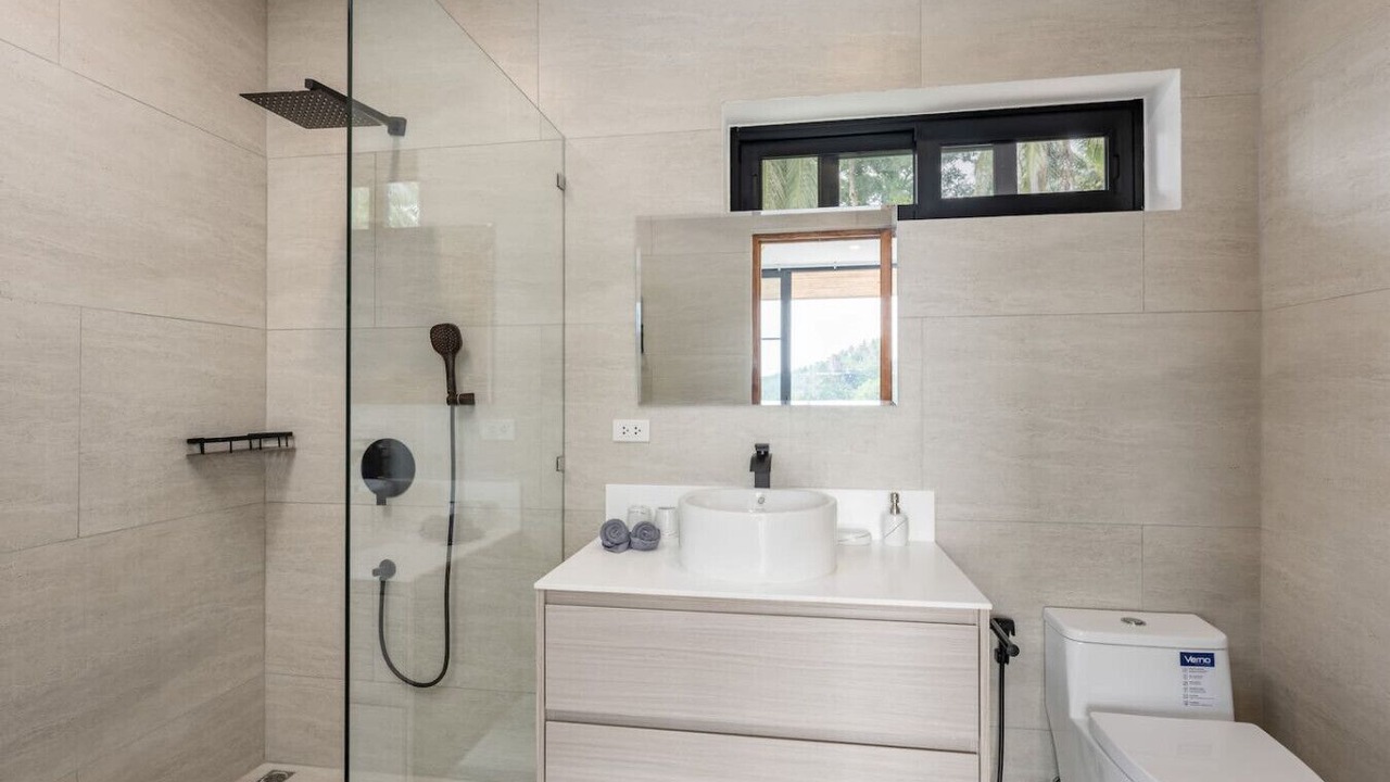 Photo of Bathroom in Maret