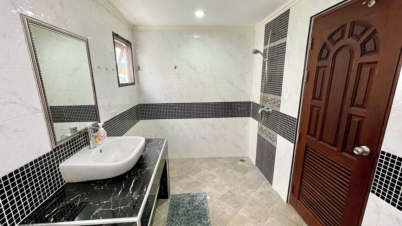 Photo of Bathroom in Kata