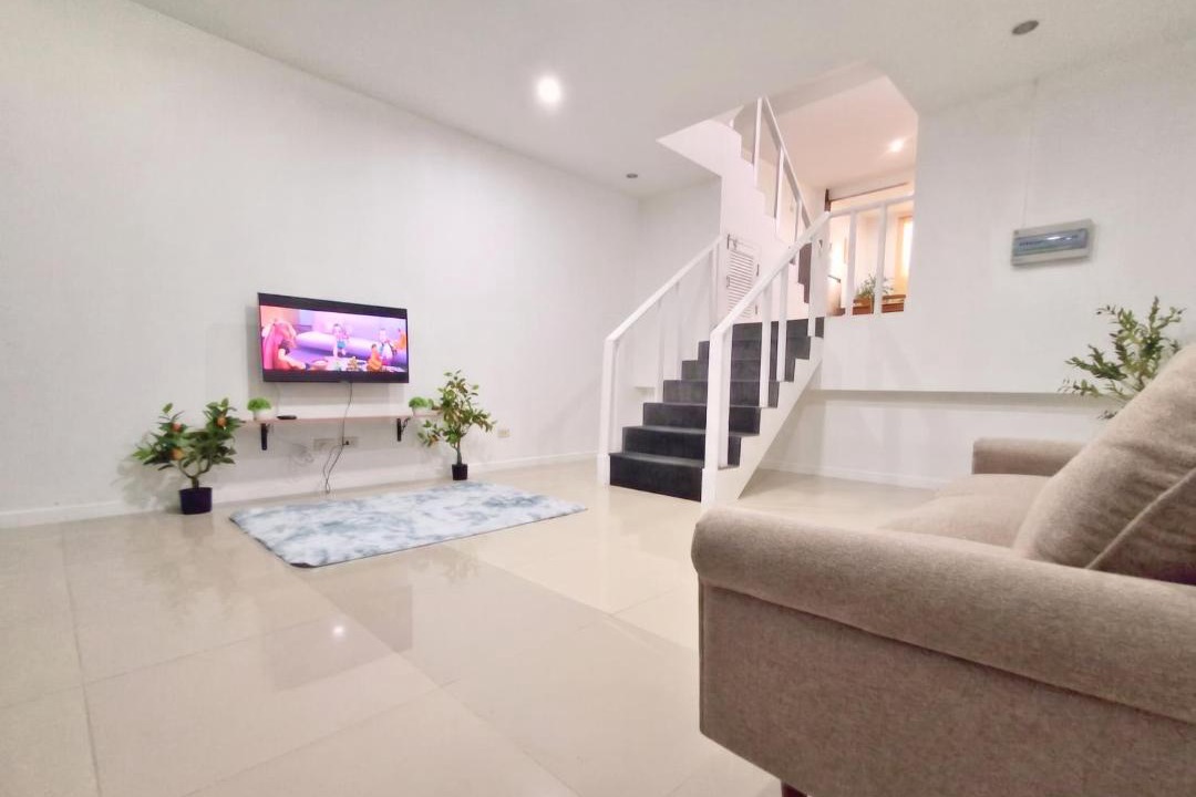 Photo of Livingroom in Nanai Road