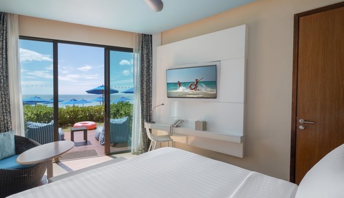 Deluxe Room, 1 King Bed, Beachfront