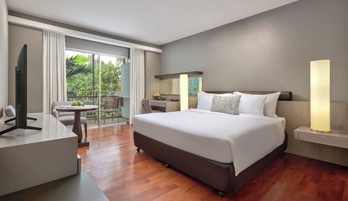 Superior Studio, 1 King Bed, Non Smoking