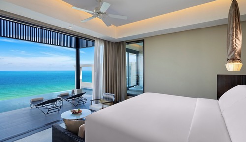 Grand Suite, 1 Bedroom (Ocean View, 1 King Bed)